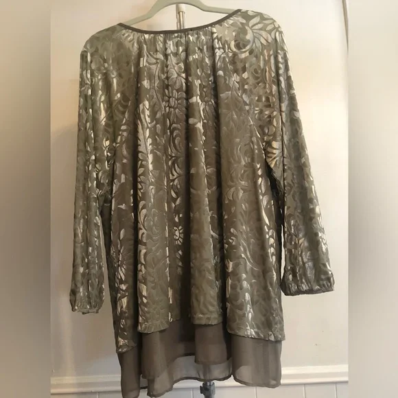 Simply Elegant Women Stylish Embossed Velvet Floral Leaves Design Blouse… - Picture 4 of 11